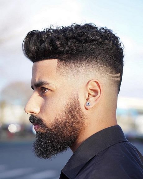 best-haircuts-for-curly-hair-2021-47_9 Best haircuts for curly hair 2021