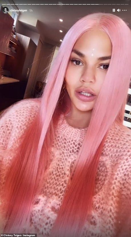 chrissy-teigen-hair-color-2021-44 Chrissy teigen hair color 2021