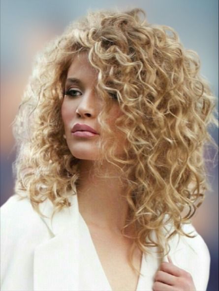 curly-hairstyles-for-long-hair-2021-13_10 Curly hairstyles for long hair 2021