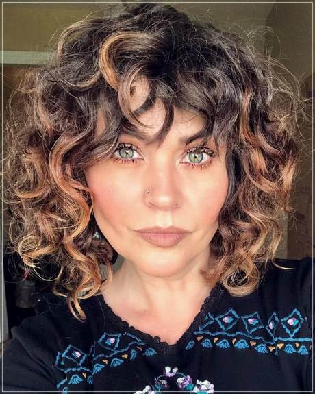 cute-short-curly-haircuts-2021-06_2 Cute short curly haircuts 2021