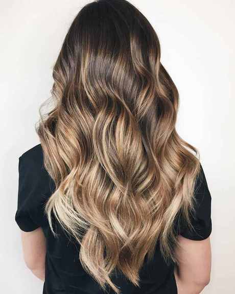 hairstyles-for-long-wavy-hair-2021-34_6 Hairstyles for long wavy hair 2021