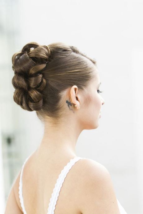 hottest-prom-hairstyles-2021-68_8 Hottest prom hairstyles 2021