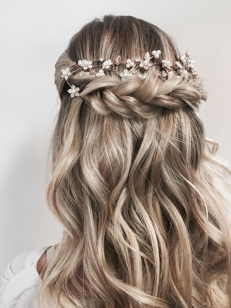 matric-dance-hairstyles-2021-56_3 Matric dance hairstyles 2021