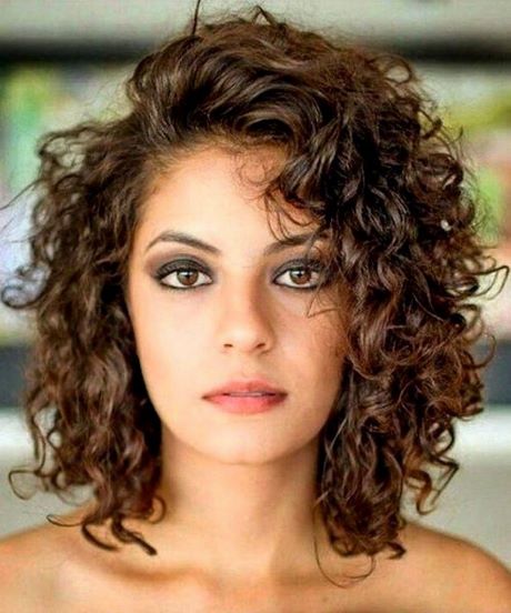 medium-length-wavy-hairstyles-2021-36_14 Medium length wavy hairstyles 2021