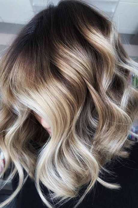 medium-length-wavy-hairstyles-2021-36_19 Medium length wavy hairstyles 2021