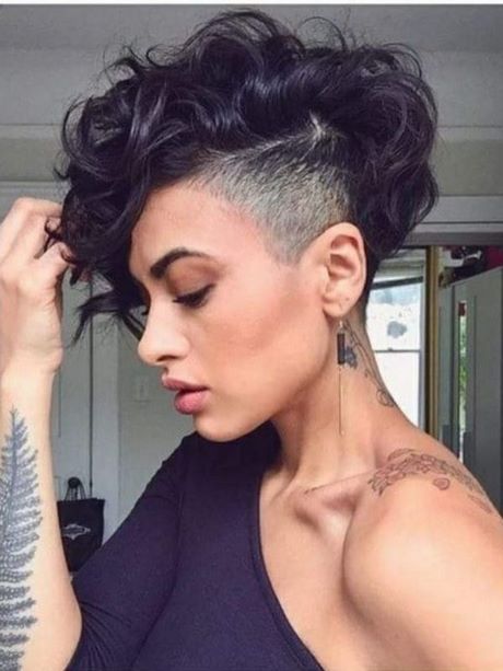 short-curly-hairstyles-for-women-2021-82_5 Short curly hairstyles for women 2021