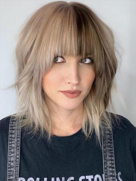 short-layered-haircuts-with-bangs-2021-75_14 Short layered haircuts with bangs 2021