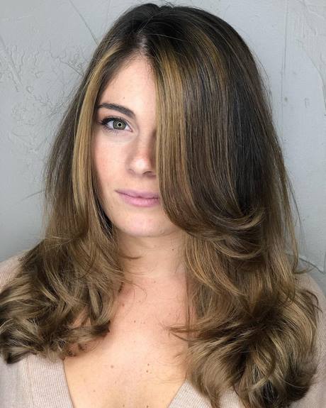 trendy-hairstyles-for-round-faces-2021-86_6 Trendy hairstyles for round faces 2021