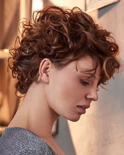 trendy-short-curly-hairstyles-2021-50_4 Trendy short curly hairstyles 2021