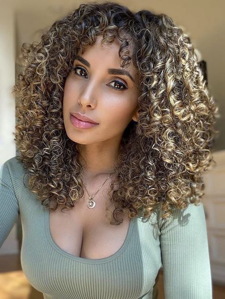 womens-short-curly-hairstyles-2021-60_11 Womens short curly hairstyles 2021