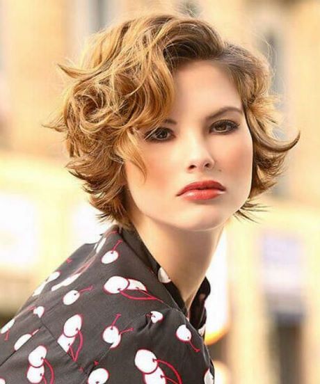 womens-short-curly-hairstyles-2021-60_14 Womens short curly hairstyles 2021