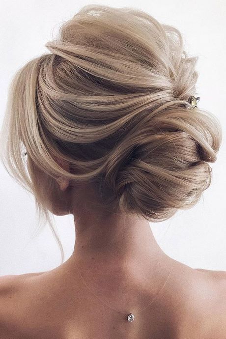 womens-updo-hairstyles-2021-47_10 Womens updo hairstyles 2021