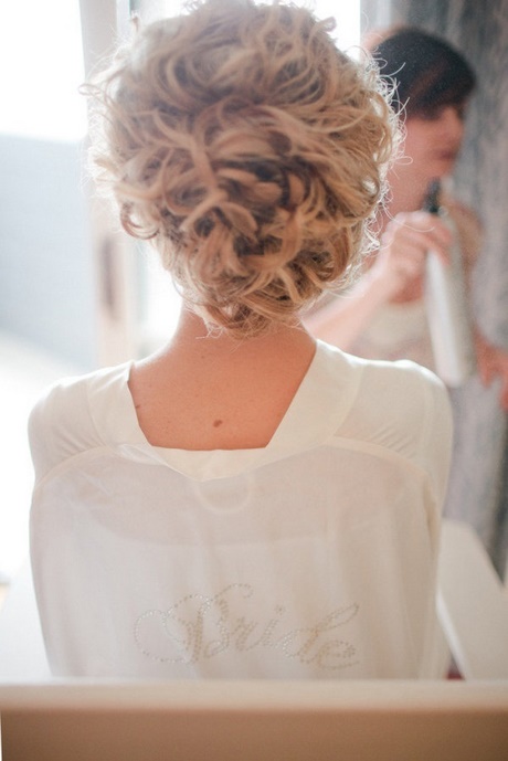 curly-hair-up-ideas-37_11 Curly hair up ideas