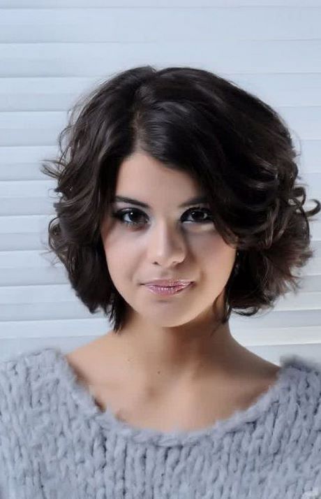 hairstyles-for-short-curly-hair-female-66_17 Hairstyles for short curly hair female