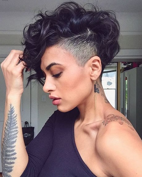 latest-short-curly-hairstyles-2019-15_10 Latest short curly hairstyles 2019