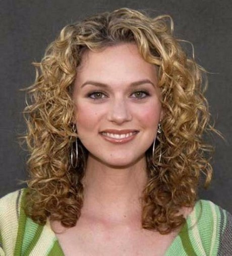 medium-haircuts-for-naturally-curly-hair-27_10 Medium haircuts for naturally curly hair