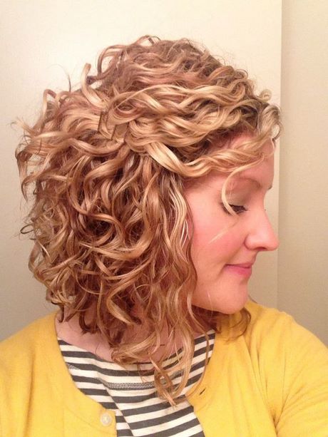 medium-haircuts-for-naturally-curly-hair-27_5 Medium haircuts for naturally curly hair