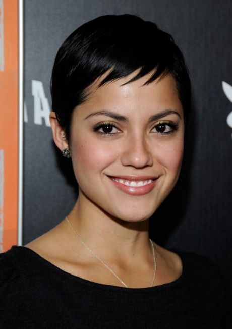 short-haircuts-for-round-female-faces-11 Short haircuts for round female faces