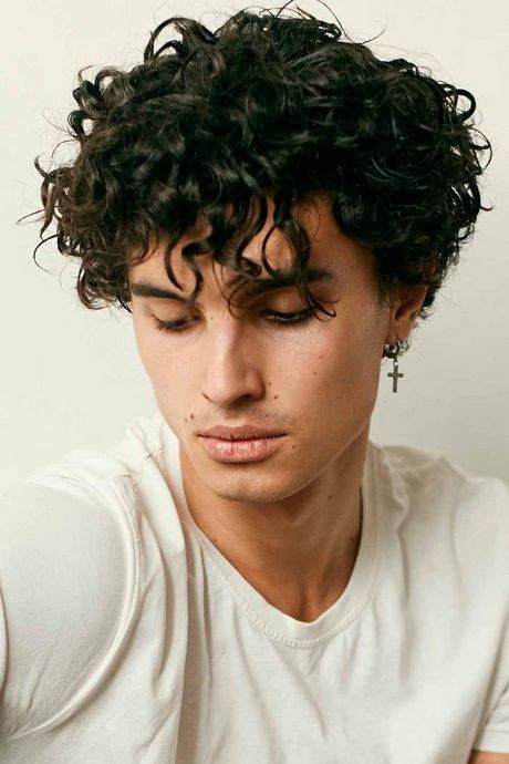 best-haircuts-for-curly-hair-2022-88_16 Best haircuts for curly hair 2022