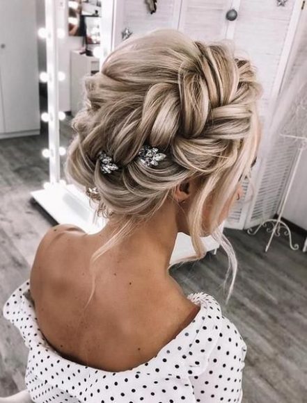 bridesmaid-hairstyles-2022-03 Bridesmaid hairstyles 2022