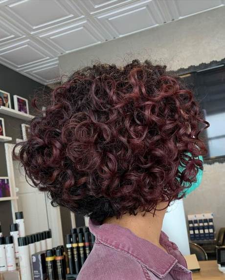 curly-bob-hairstyles-2022-91_12 Curly bob hairstyles 2022