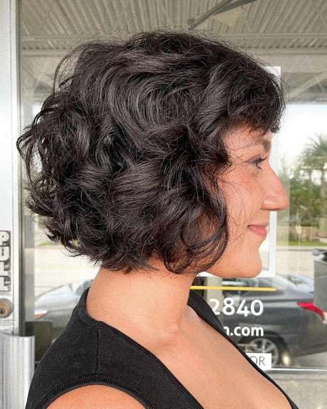 curly-bob-hairstyles-2022-91_3 Curly bob hairstyles 2022