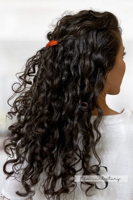 curly-hairstyles-for-long-hair-2022-18_4 Curly hairstyles for long hair 2022