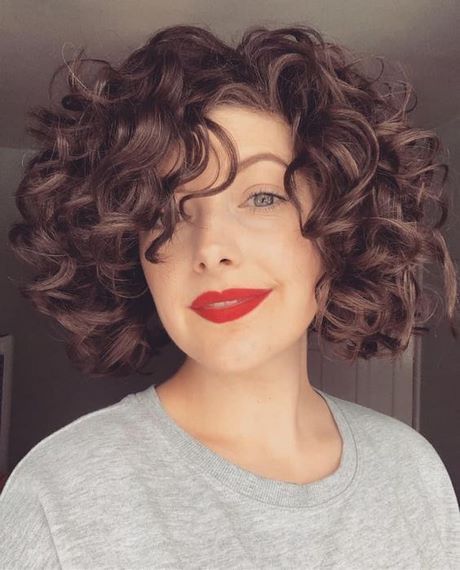 cute-short-curly-haircuts-2022-13_16 Cute short curly haircuts 2022