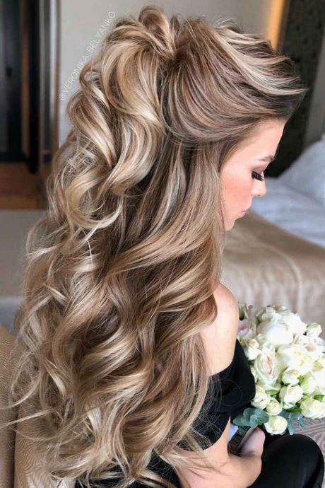 graduation-hairstyles-2022-52_14 Graduation hairstyles 2022