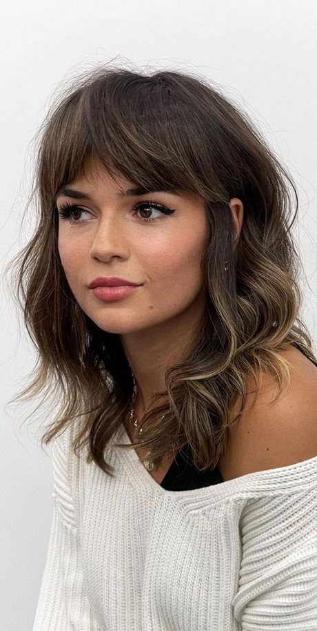 hairstyles-for-long-hair-with-fringe-2022-21_13 Hairstyles for long hair with fringe 2022