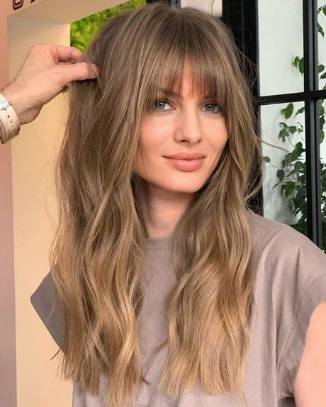 hairstyles-for-long-hair-with-fringe-2022-21_2 Hairstyles for long hair with fringe 2022