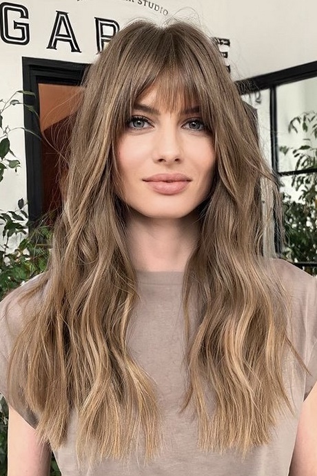 hairstyles-with-long-bangs-2022-98_18 Hairstyles with long bangs 2022