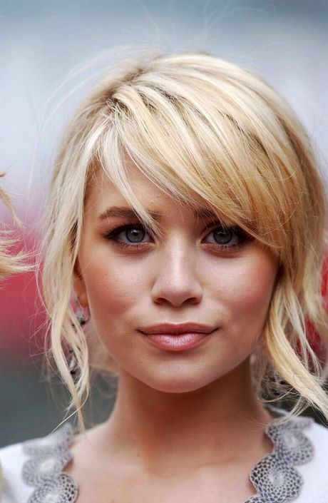 hairstyles-with-side-bangs-2022-19_13 Hairstyles with side bangs 2022