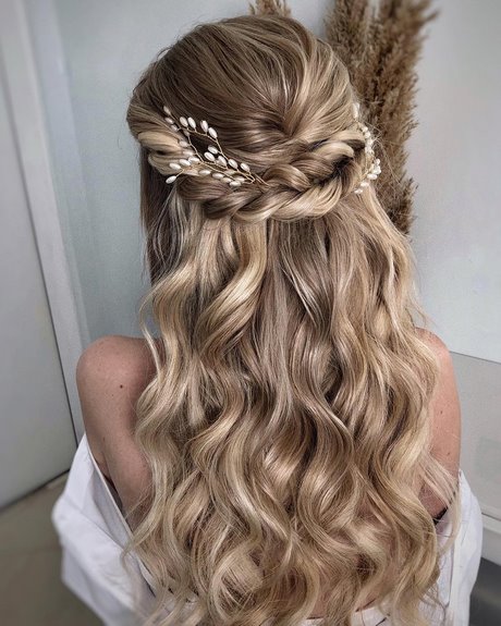 latest-prom-hairstyles-2022-33_12 Latest prom hairstyles 2022