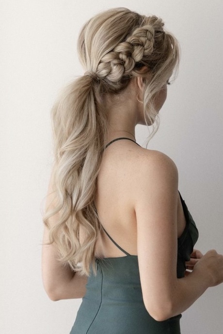 long-hairstyles-for-prom-2022-85_5 Long hairstyles for prom 2022