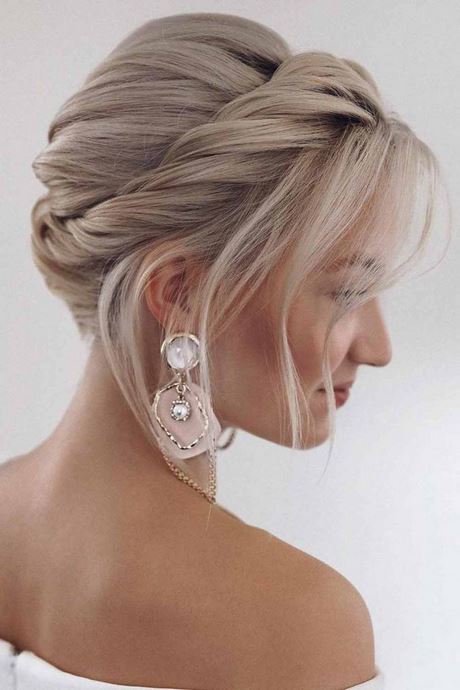 medium-updo-hairstyles-2022-84_7 Medium updo hairstyles 2022