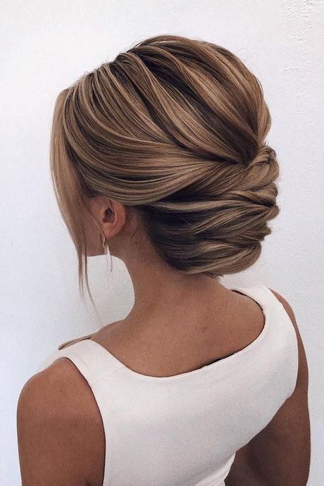 medium-updo-hairstyles-2022-84_8 Medium updo hairstyles 2022