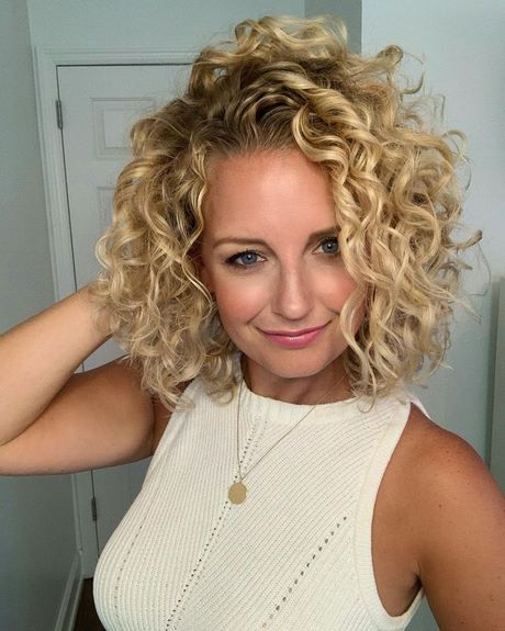 naturally-curly-short-hairstyles-2022-62_2 Naturally curly short hairstyles 2022