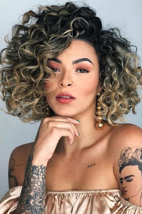 naturally-curly-short-hairstyles-2022-62_7 Naturally curly short hairstyles 2022