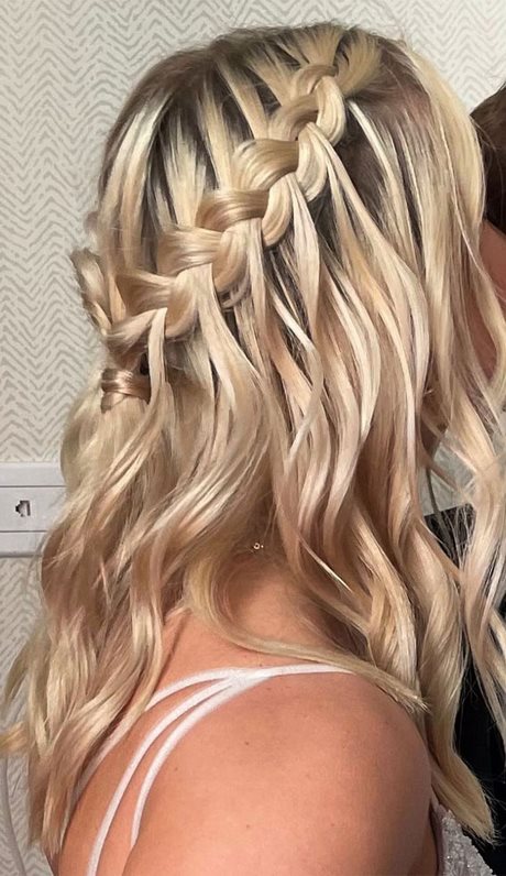 prom-hairstyles-for-medium-hair-2022-99_13 Prom hairstyles for medium hair 2022