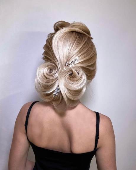 prom-updos-for-medium-hair-2022-62_7 Prom updos for medium hair 2022