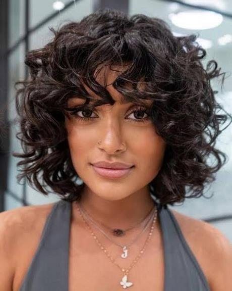 short-curly-weave-hairstyles-2022-14 Short curly weave hairstyles 2022