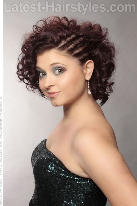 short-curly-weave-hairstyles-2022-14_12 Short curly weave hairstyles 2022