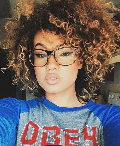 short-curly-weave-hairstyles-2022-14_5 Short curly weave hairstyles 2022