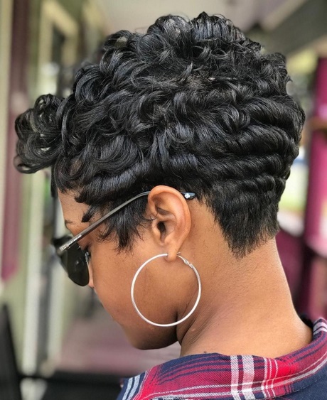 short-curly-weave-hairstyles-2022-14_6 Short curly weave hairstyles 2022