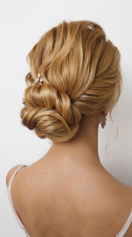 trendy-hair-updos-2022-97_15 Trendy hair updos 2022