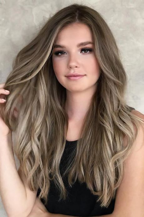 trendy-hairstyles-for-round-faces-2022-66_12 Trendy hairstyles for round faces 2022