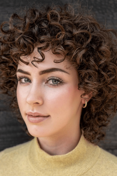 womens-short-curly-hairstyles-2022-68 Women's short curly hairstyles 2022