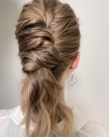 womens-updo-hairstyles-2022-91_11 Women's updo hairstyles 2022