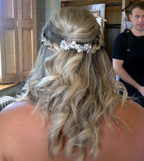 bridesmaid-hair-designs-66_7 Bridesmaid hair designs